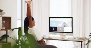 How to Choose Between WooCommerce and Shopify for Your Online Store